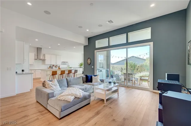 $999,000 | 3382 Creek Bend Avenue, Henderson, NV 89044