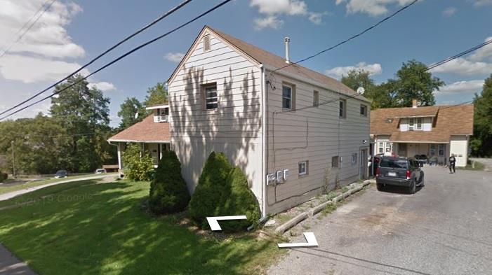 a view of a house with backyard