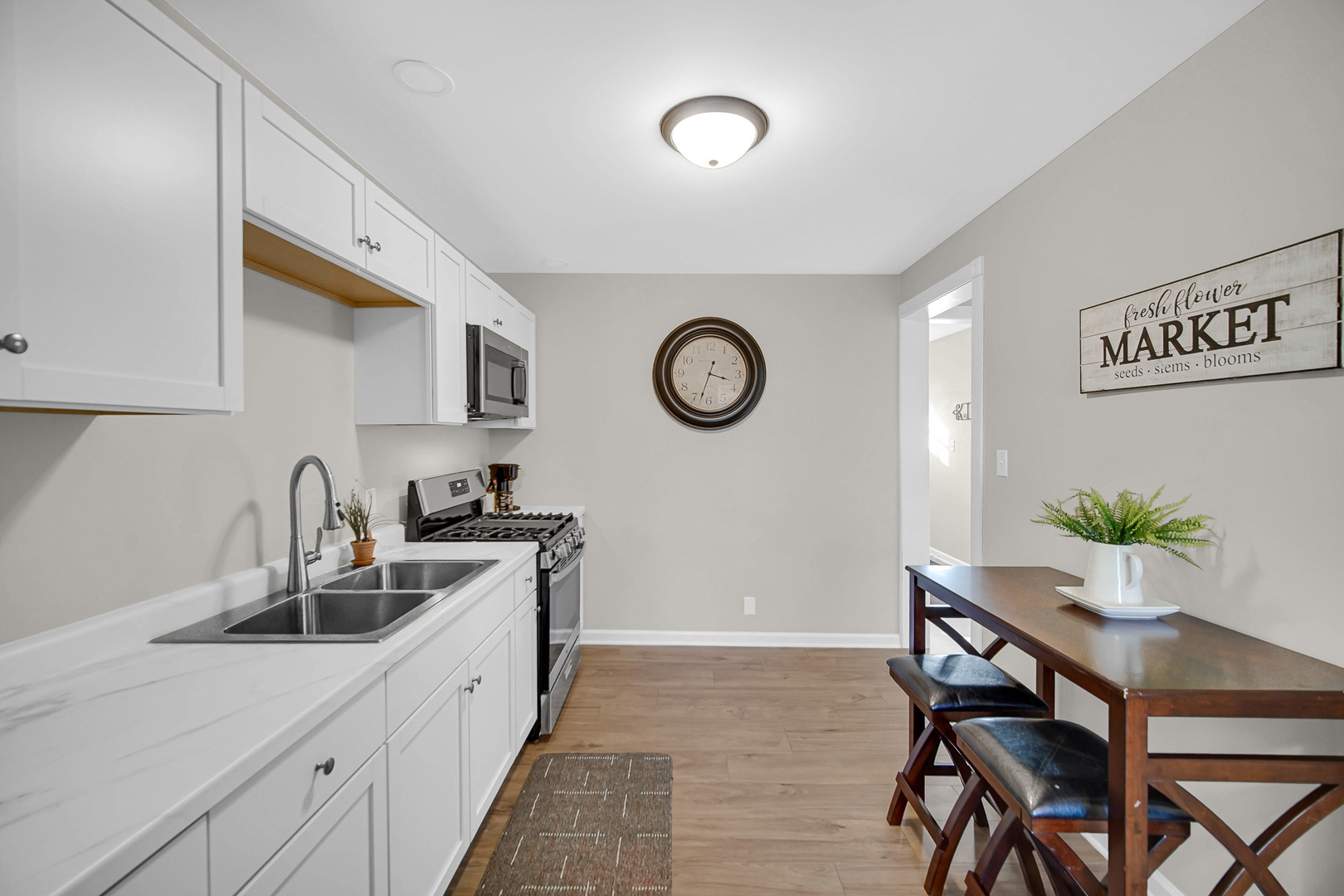 1376 Lennington Circle Northwest Kankakee, IL 60901 - Photo 8 of 16 a kitchen with a table and chairs
