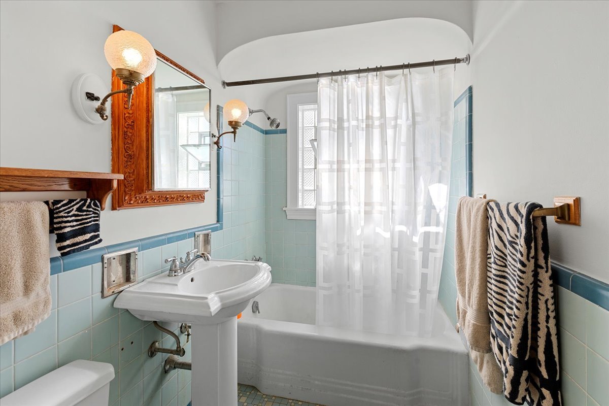 1916 North Rutherford Avenue Chicago, IL 60707 - Photo 9 of 20 Gallery Image 9