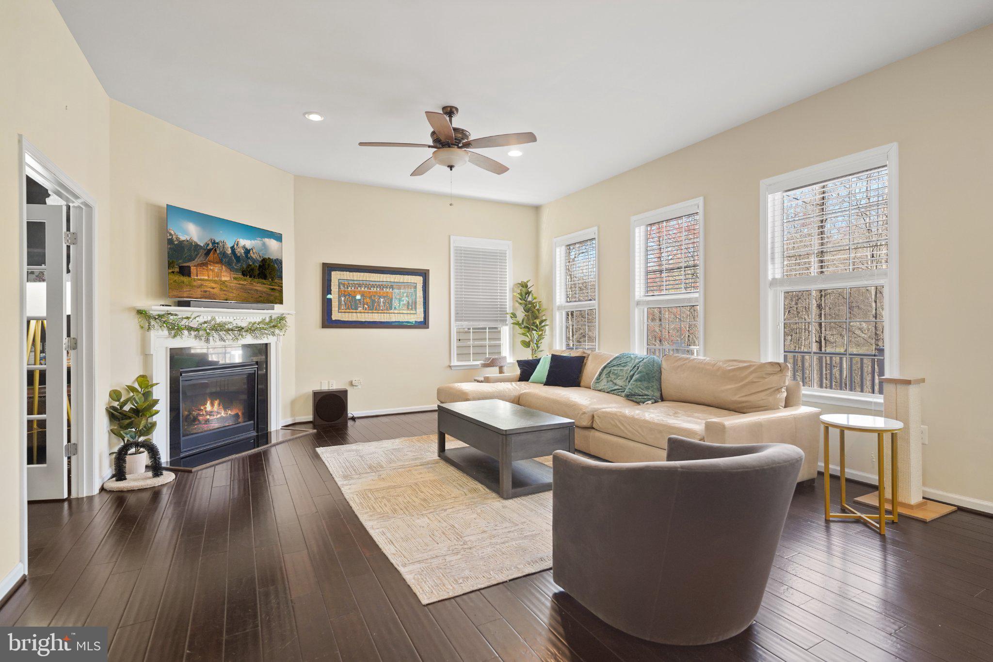 7303 Hayfield Road Alexandria, VA 22315 - Photo 8 of 39 Gallery Image 8