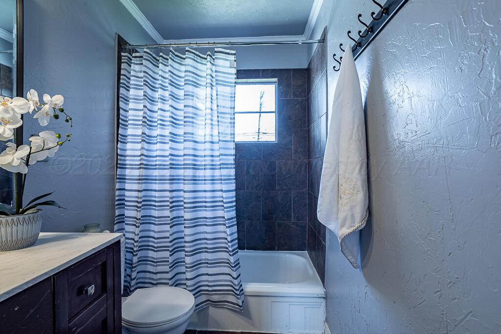 4103 Bowie Street Amarillo, TX 79110 - Photo 16 of 21 Bathroom
