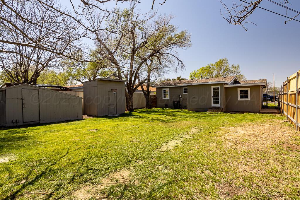 4103 Bowie Street Amarillo, TX 79110 - Photo 18 of 21 Back Yard