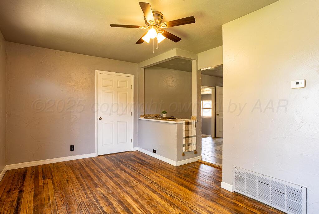 4103 Bowie Street Amarillo, TX 79110 - Photo 2 of 21 Living Room
