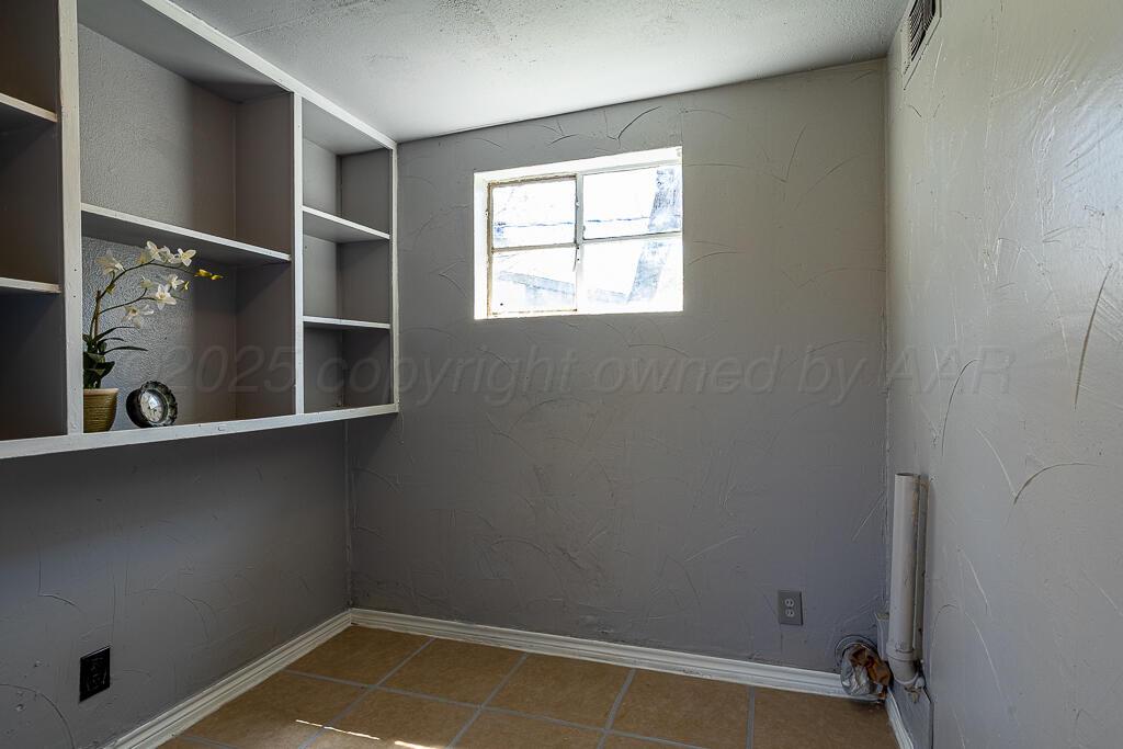 4103 Bowie Street Amarillo, TX 79110 - Photo 10 of 21 Utility Room