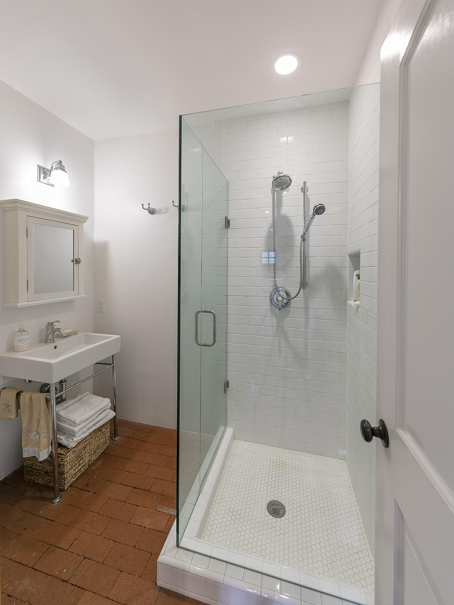 839 Mission Canyon Road Santa Barbara, CA 93105 - Photo 17 of 22 Guest cottage bathroom (full)