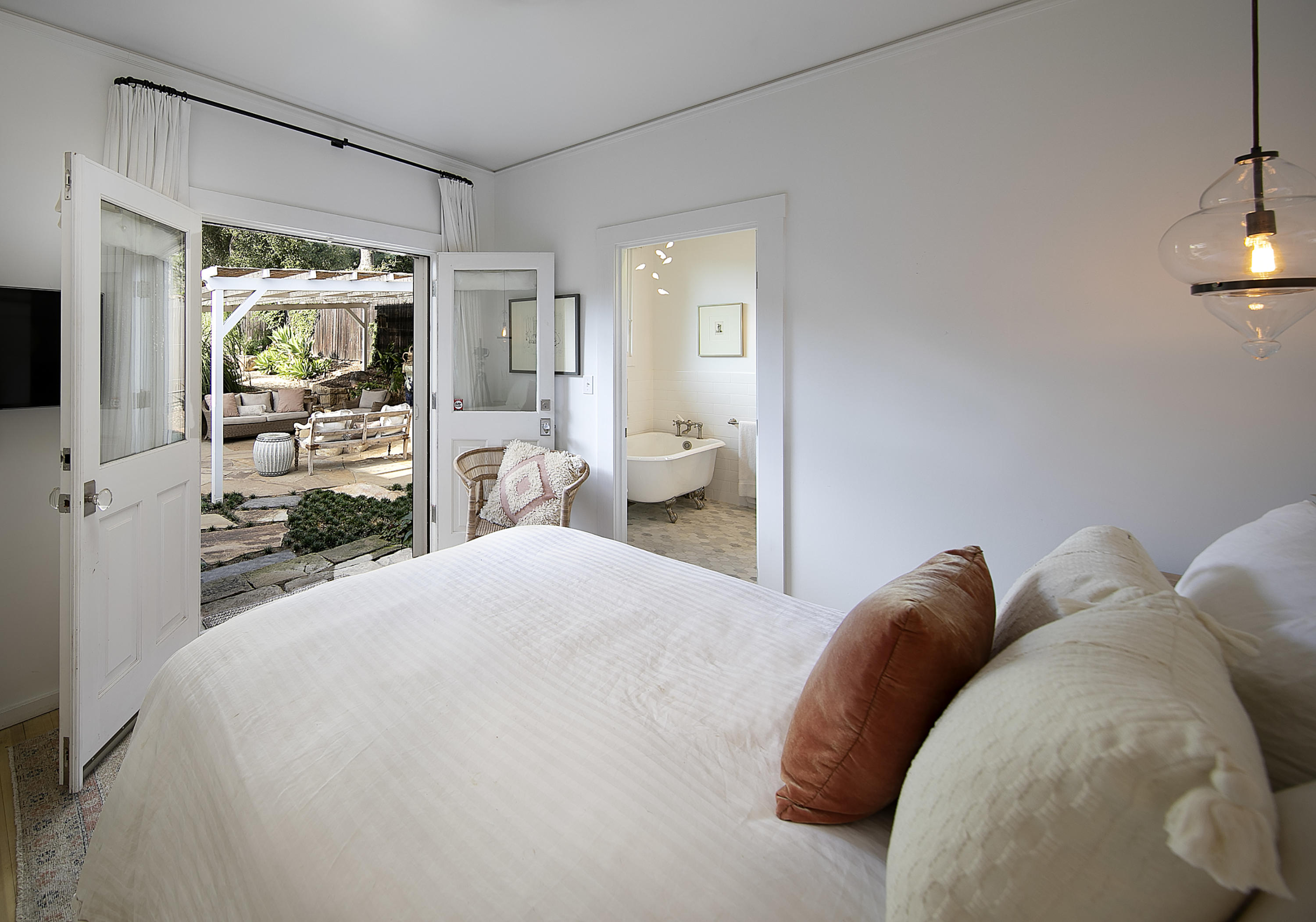 839 Mission Canyon Road Santa Barbara, CA 93105 - Photo 7 of 22 Master bedroom