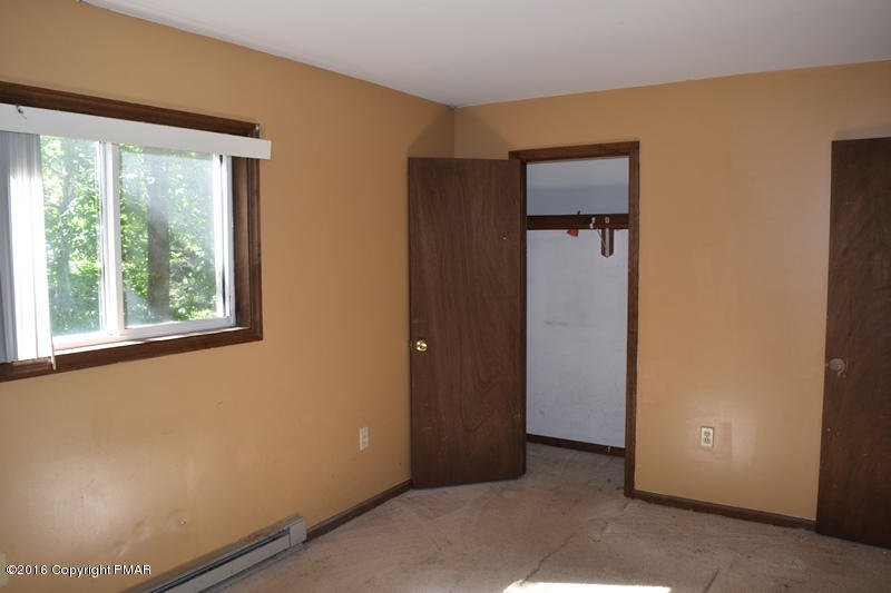 1652 Cotswald Road Tobyhanna, PA 18466 - Photo 8 of 12 DSC_0474