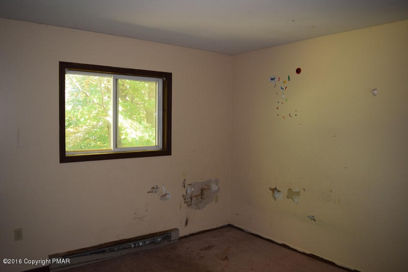 1652 Cotswald Road Tobyhanna, PA 18466 - Photo 9 of 12 DSC_0476