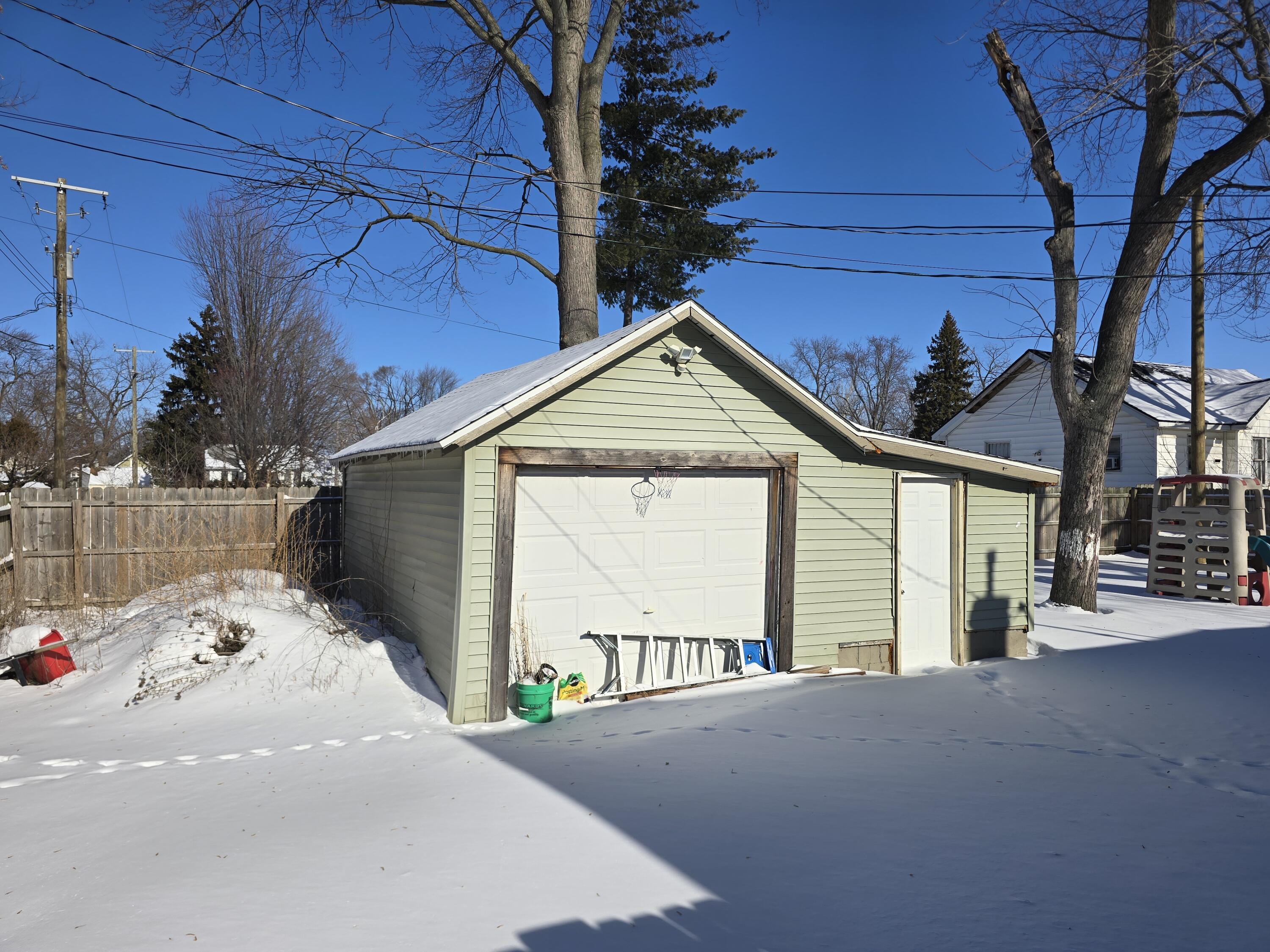 1909 Minnie Street Port Huron, MI 48060 - Photo 3 of 24 20260123_114712