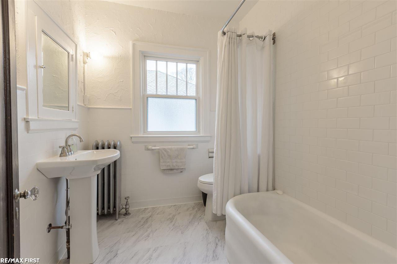 830 Barrington Road Grosse Pointe Park, MI 48230 - Photo 10 of 31