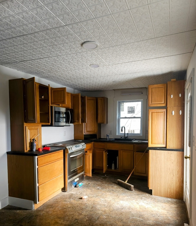 17 Sherwin Street Ware, MA 01082 - Photo 4 of 36 Gallery Image 4