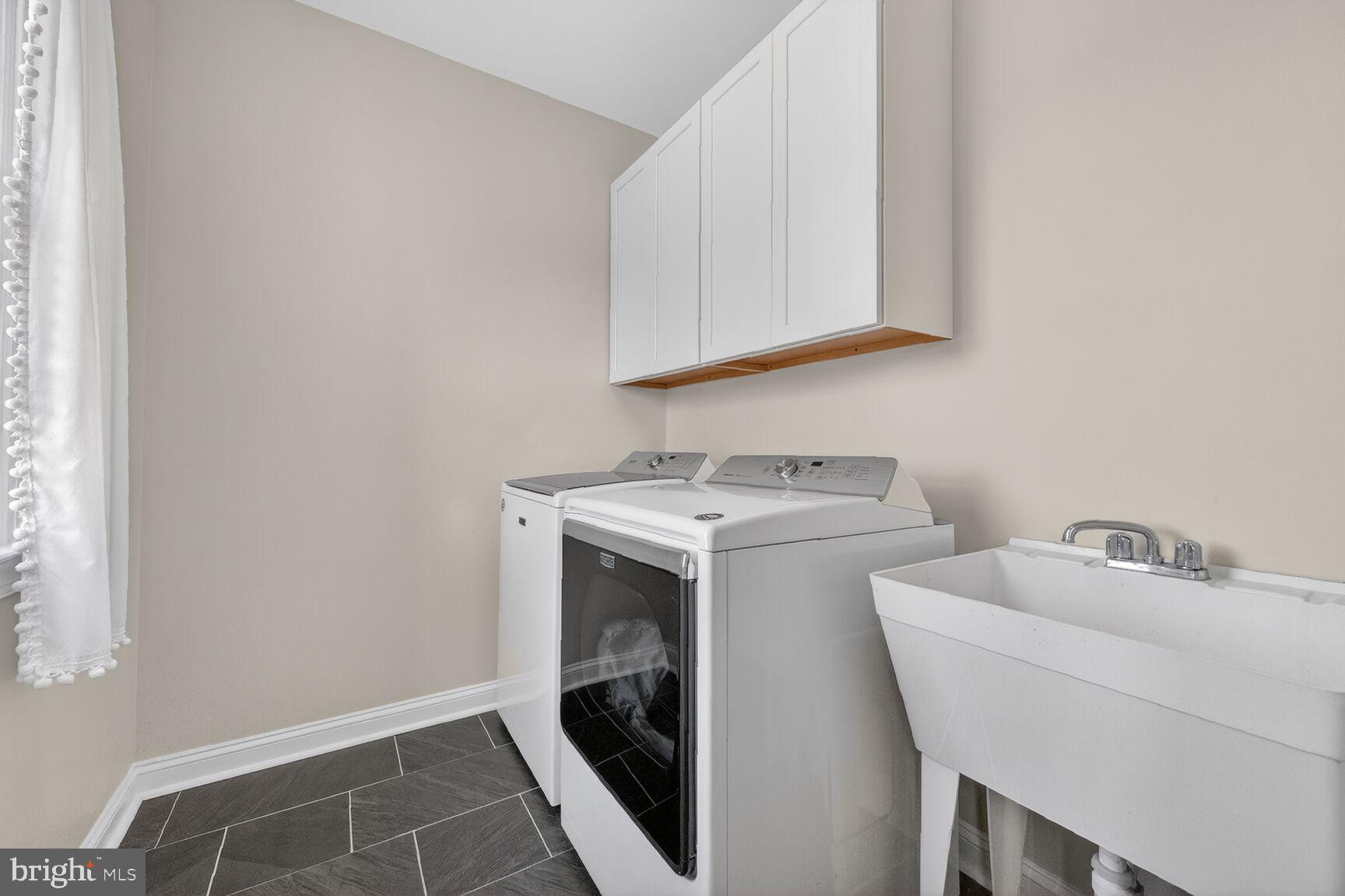 15371 Limestone School Road Leesburg, VA 20176 - Photo 28 of 54 Bright and functional laundry space.