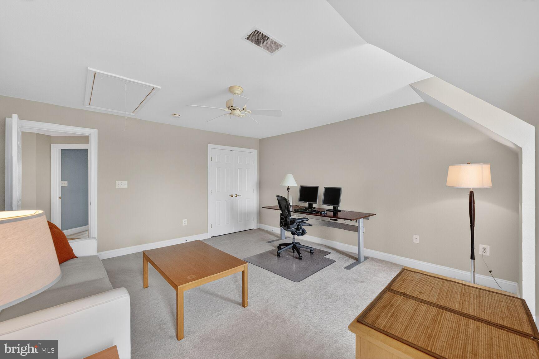 15371 Limestone School Road Leesburg, VA 20176 - Photo 43 of 54 Versatile space for work or relaxation.