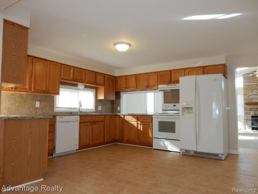 5337 Welch Road Emmett, MI 48022 - Photo 6 of 20 Kictchen.jpg