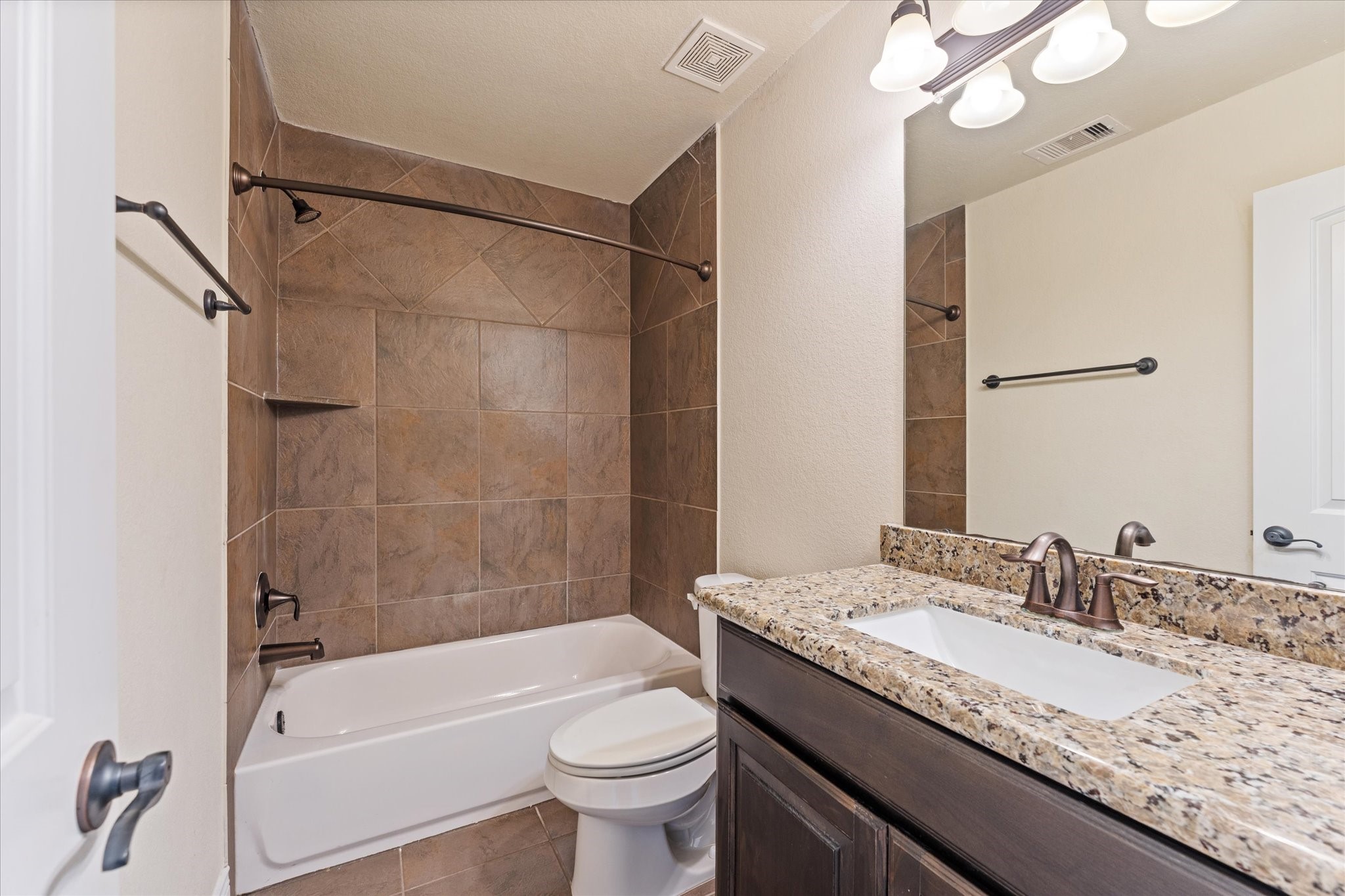 2506 Barclay Lake Lane Spring, TX 77388 - Photo 23 of 35 Clean, classic, and comfortable. This secondary hall bath is ready for friends and family.
