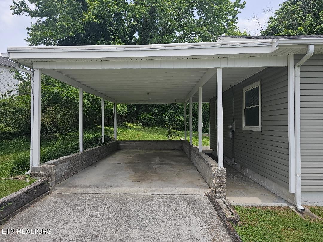 132 Utah Avenue Oak Ridge, TN 37830 - Photo 3 of 25