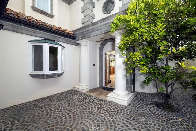 $10,695,000 | 339 Via Lido Soud, Newport Beach, CA 92663