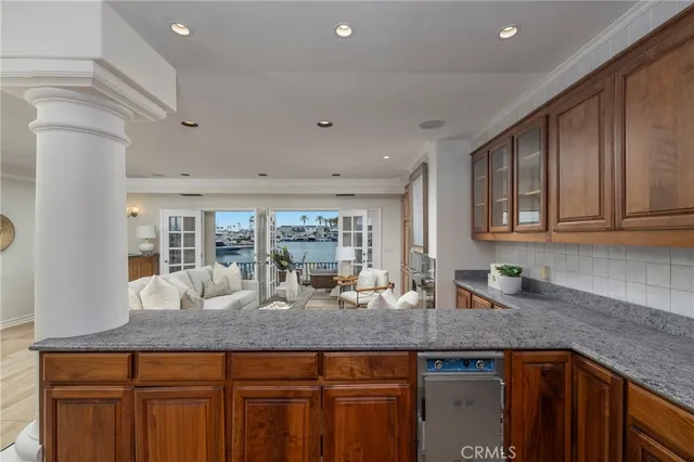 $10,695,000 | 339 Via Lido Soud, Newport Beach, CA 92663