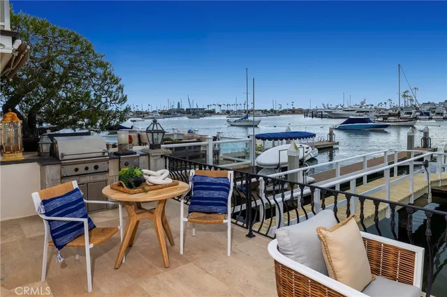 $10,695,000 | 339 Via Lido Soud, Newport Beach, CA 92663