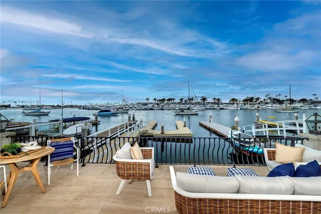 $10,695,000 | 339 Via Lido Soud, Newport Beach, CA 92663
