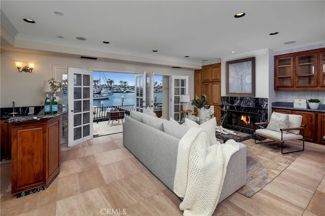 $10,695,000 | 339 Via Lido Soud, Newport Beach, CA 92663