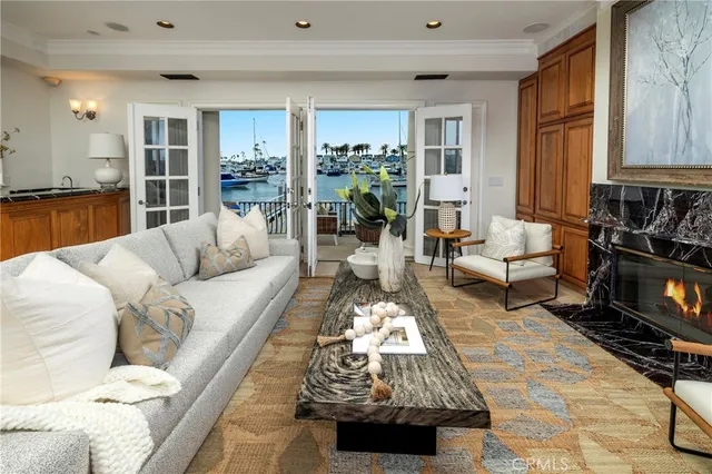 $10,695,000 | 339 Via Lido Soud, Newport Beach, CA 92663