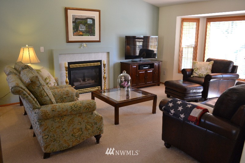 3005 200th Place Southeast Bothell, WA 98012 - Photo 2 of 8 Gallery Image 2