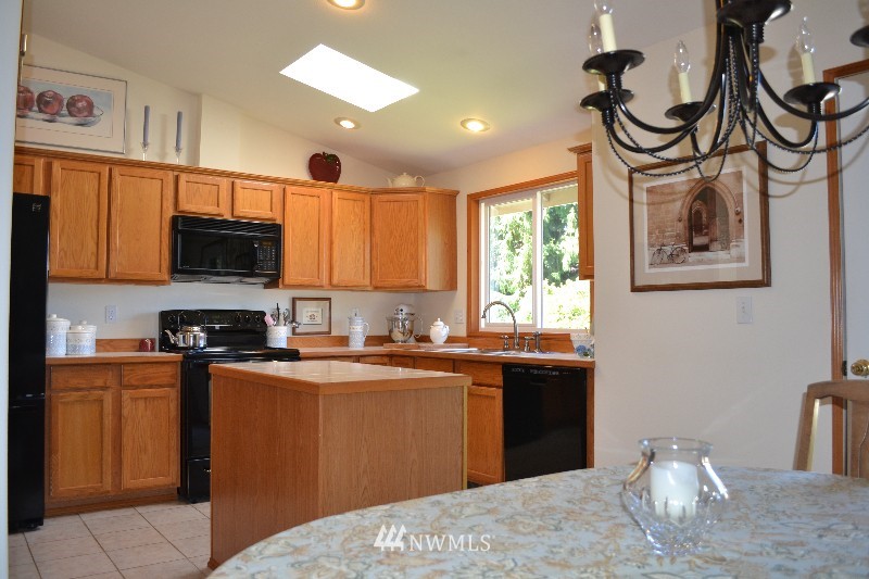 3005 200th Place Southeast Bothell, WA 98012 - Photo 3 of 8 Gallery Image 3