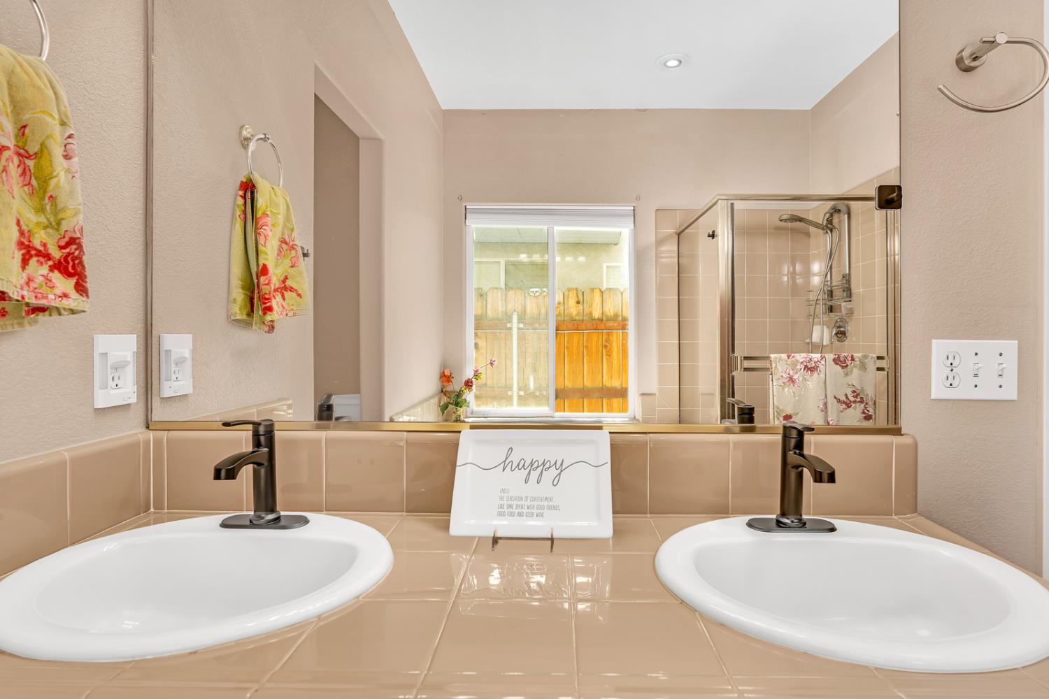 3877 Pintail Court Merced, CA 95340 - Photo 29 of 42 a bathroom with double vanity sinks a large mirror and a bathtub