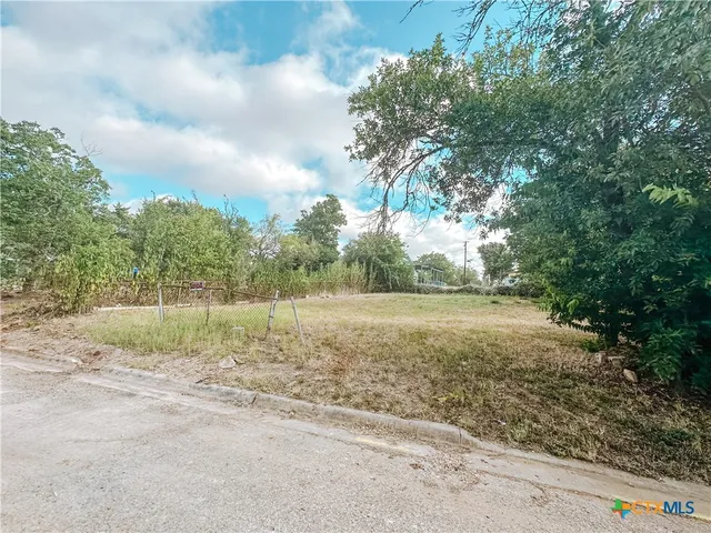 $31,500 | 112 Field Street, Luling, TX 78648
