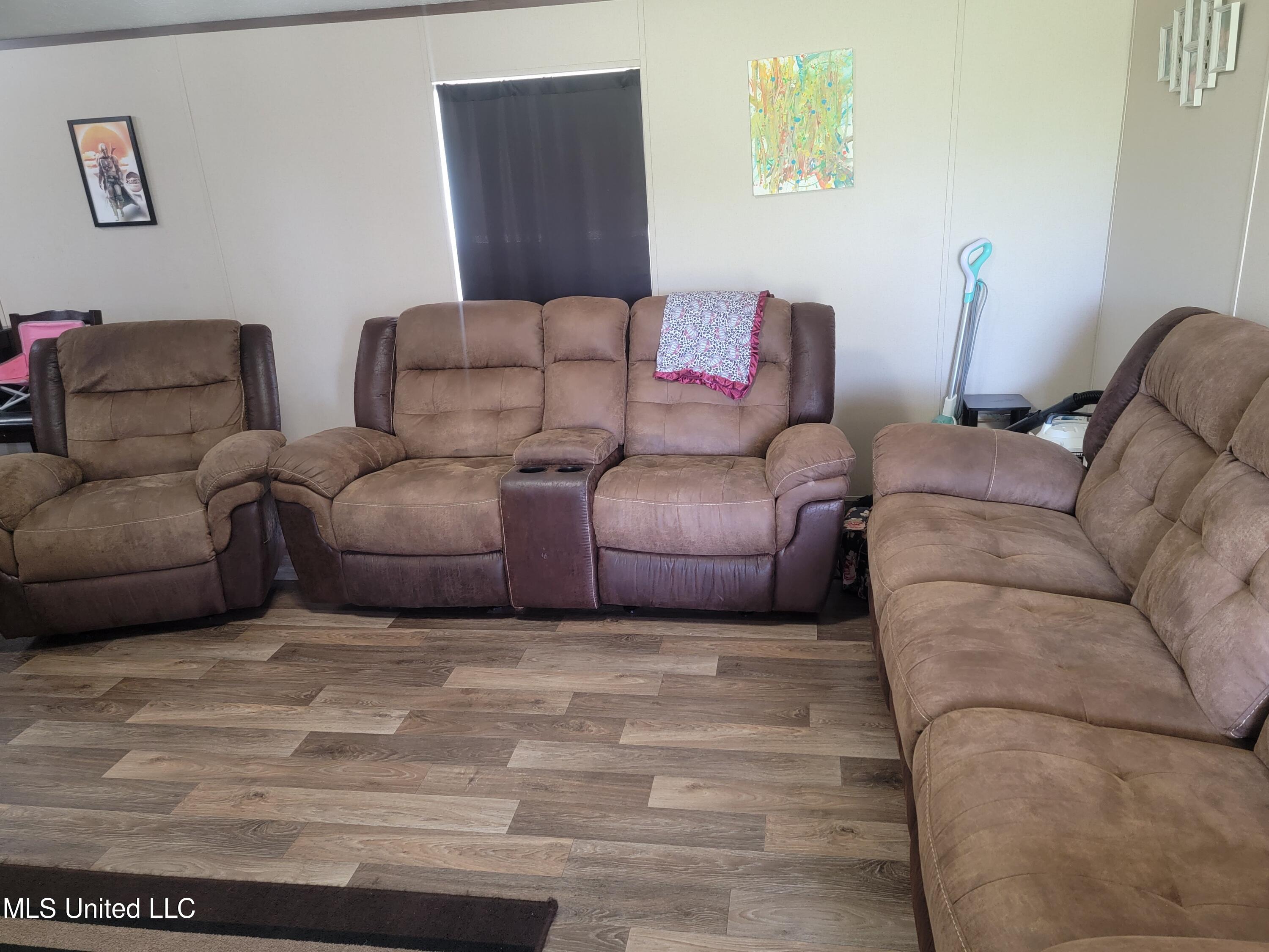 12807 Meadowglen Road Vancleave, MS 39565 - Photo 5 of 16 20220615_110708