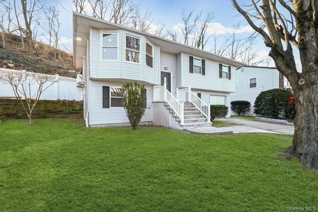 $899,000 | 9 Harmony Lane, Glen Cove, NY 11542