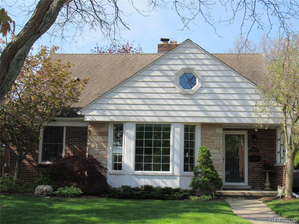 1635 Fairholme Road Grosse Pointe Woods, MI 48236 - Photo 2 of 42