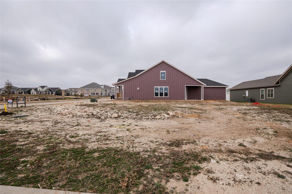317 Dylan Way Midlothian, TX 76065 - Photo 10 of 20 a large room with a yard