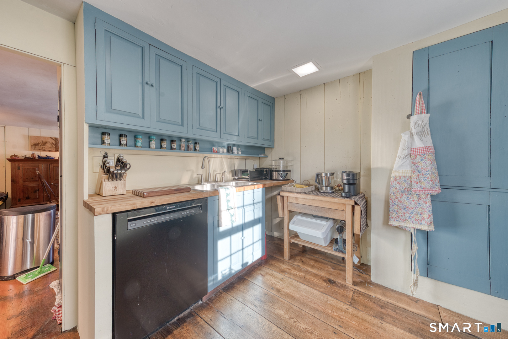 59 Hidden Lake Road Haddam, CT 06441 - Photo 16 of 40 Little cupboard adds the the wonderful charm of this eat in kitchen !