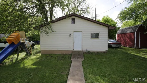 $139,900 | 914 South 2nd Street, De Soto, MO 63020
