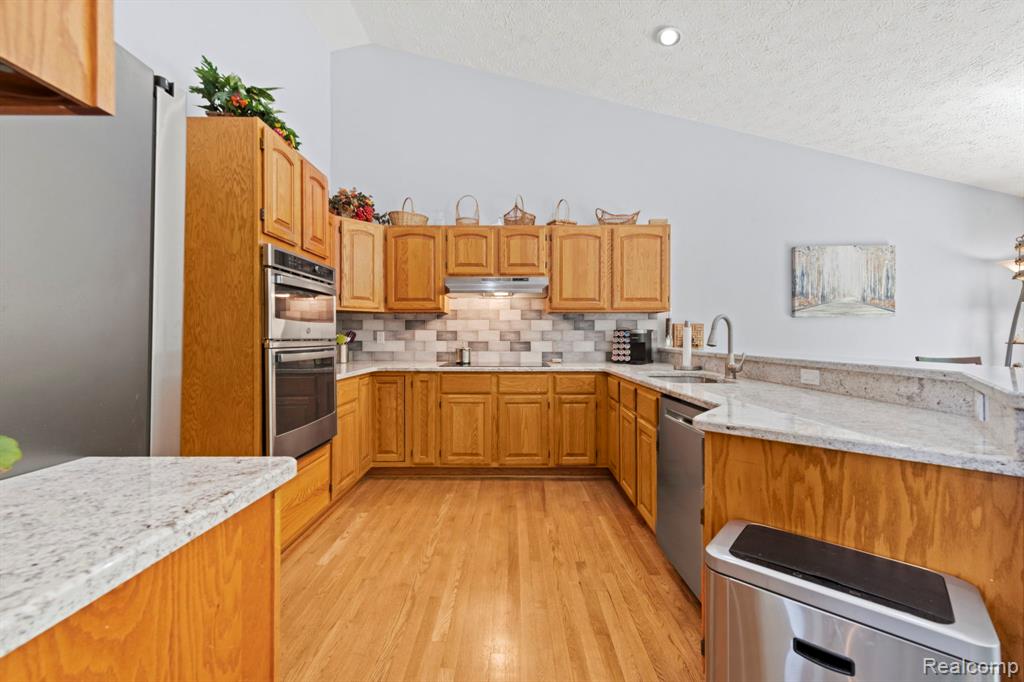 6687 Ridgeview Drive Clarkston, MI 48346 - Photo 22 of 41