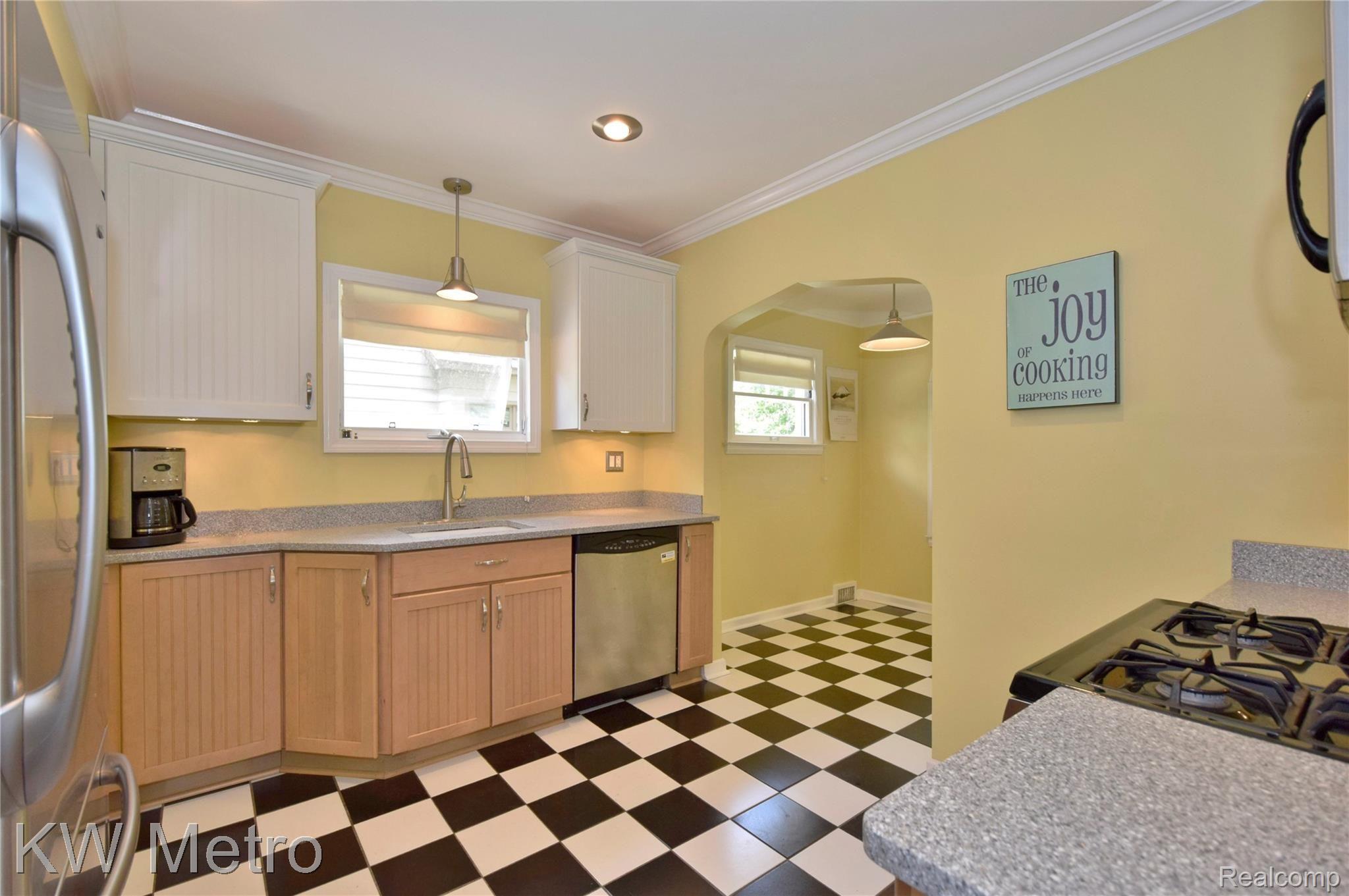 42 Fairwood Boulevard Pleasant Ridge, MI 48069 - Photo 16 of 53 kitchen 5.JPG
