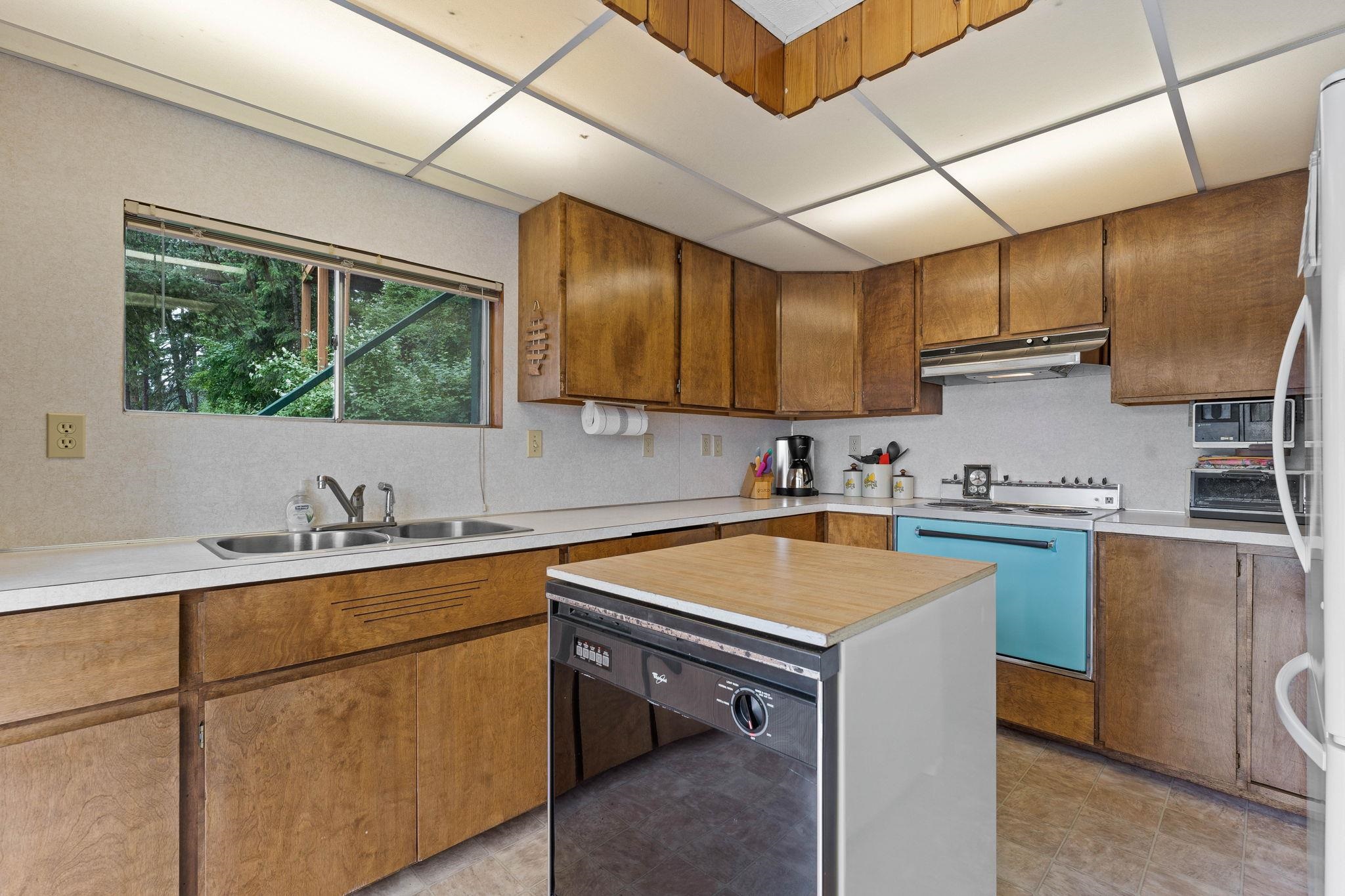 43827 Silver Beach Road Loon Lake, WA 99148 - Photo 13 of 45 Gallery Image 13