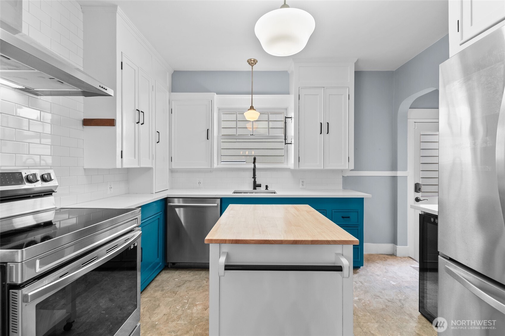 731 North 80th Street Seattle, WA 98103 - Photo 6 of 38