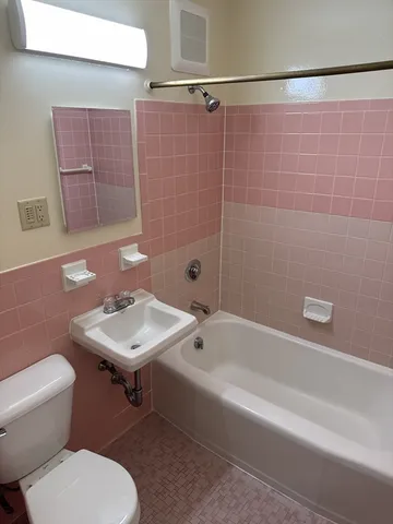 $1,900 | 8 Chauncy Street, Unit 53, Weymouth, MA 02190