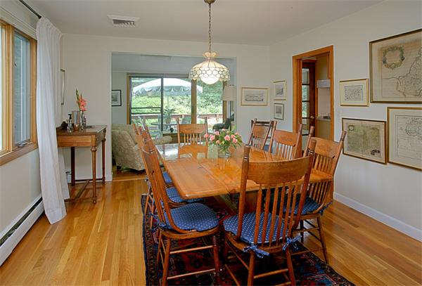 25 Wayne Road Newton, MA 02459 - Photo 3 of 6