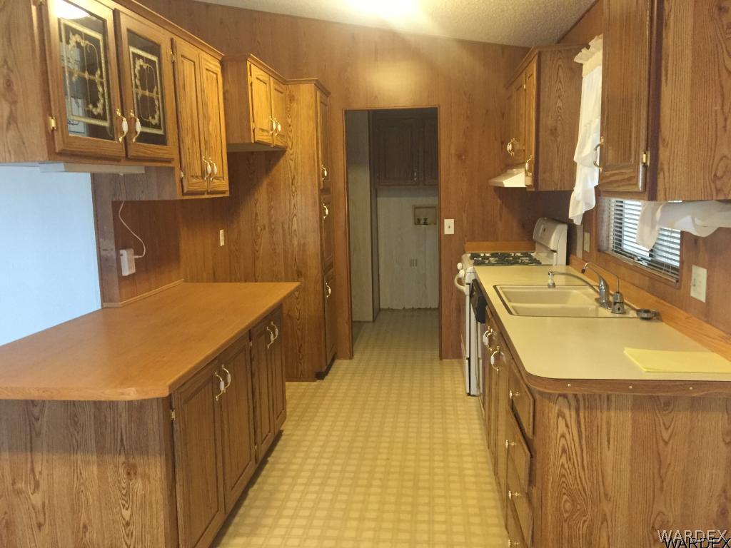 949 South Verde Road Golden Valley, AZ 86413 - Photo 3 of 17 Kitchen
