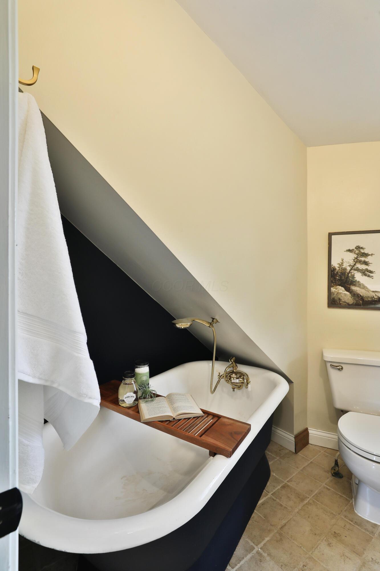 6012 Linworth Road Columbus, OH 43085 - Photo 32 of 53 Second Floor Full Bath