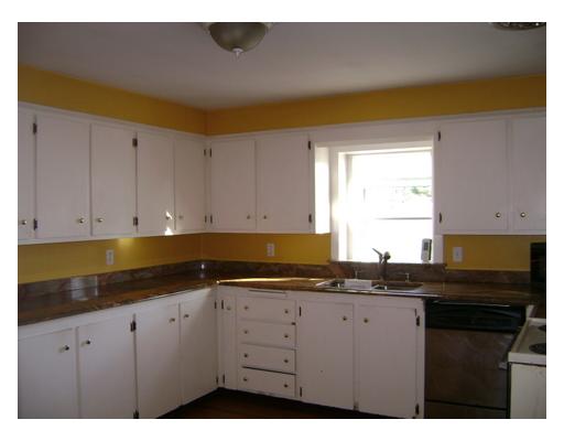 184 Grand View Road East Greenwich, RI 02818 - Photo 3 of 6 Kitchen.