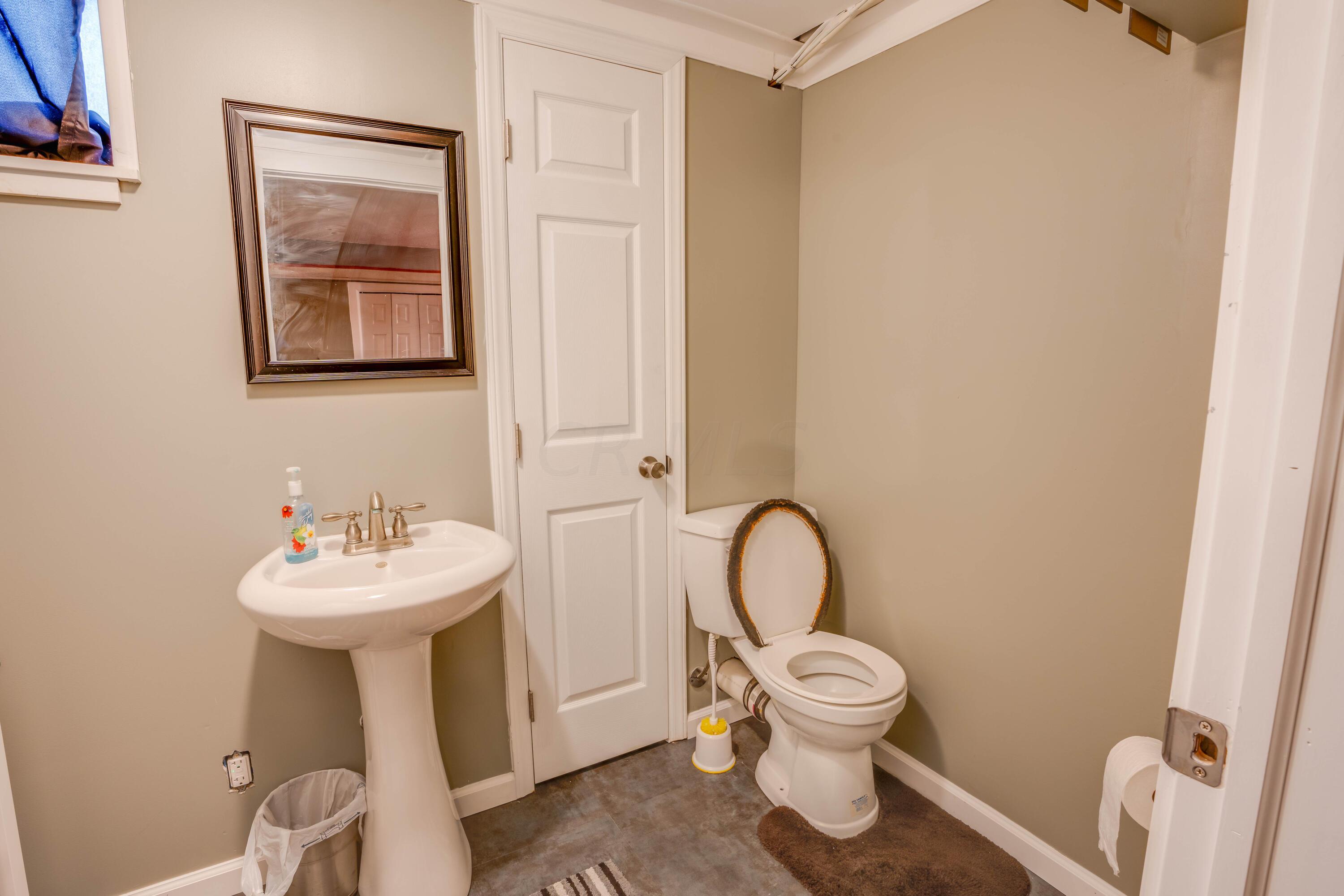 3604 South Hamilton Road Columbus, OH 43232 - Photo 18 of 24 Half Bath