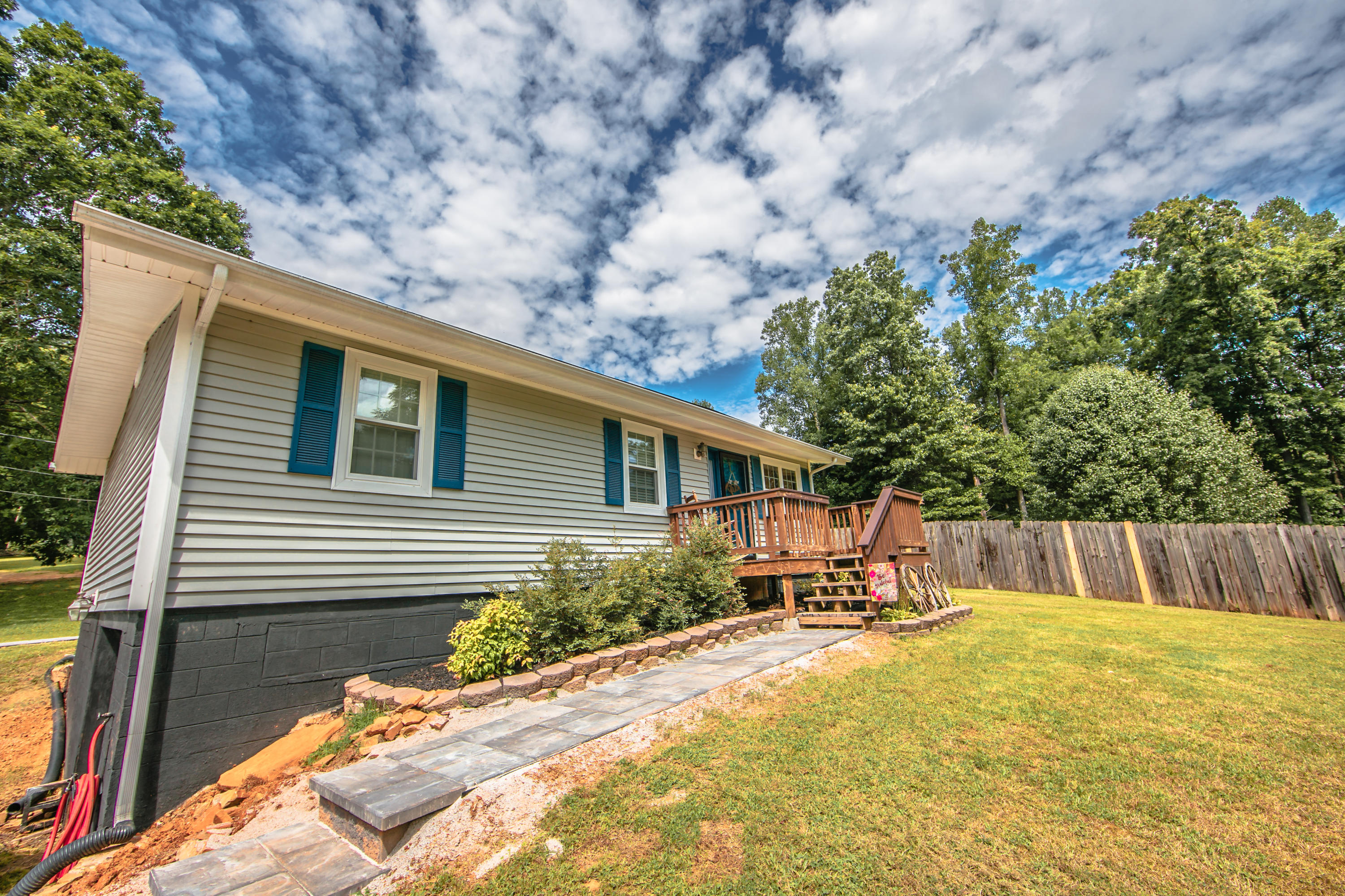 195 Rock Bridge Road Harriman, TN 37748 - Photo 3 of 25 0M6A5258-1
