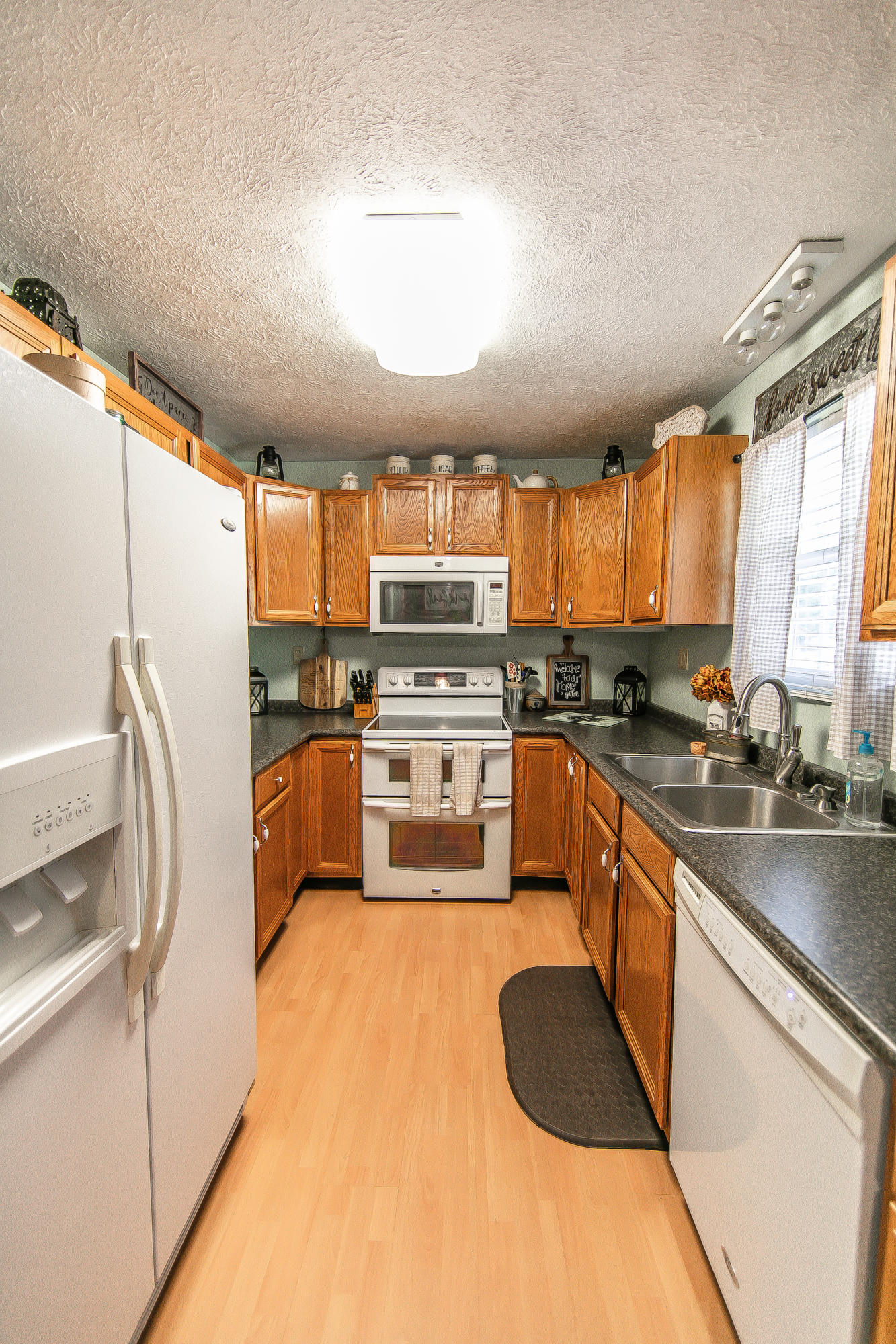 195 Rock Bridge Road Harriman, TN 37748 - Photo 8 of 25 0M6A5266-1