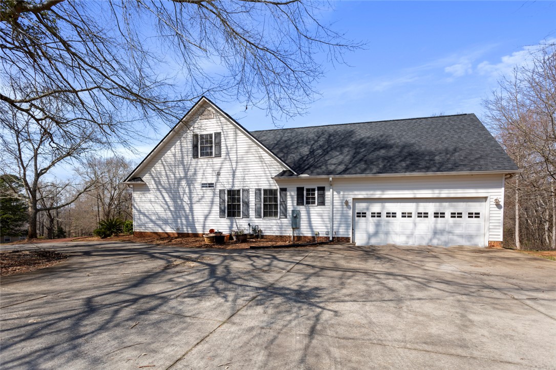 305 Valley View Drive Seneca, SC 29672 - Photo 6 of 41